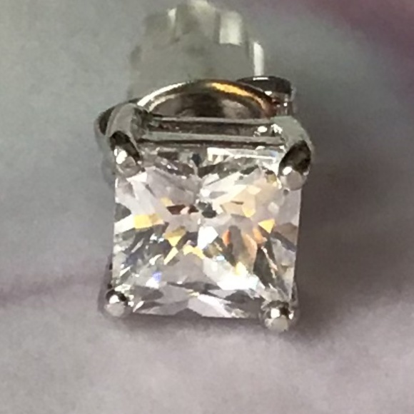 New Sterling Silver Cubic Zirconia Pierced Stud Earrings - Picture 6 of 12